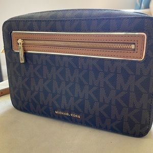 Michael Kors Crossbody like new